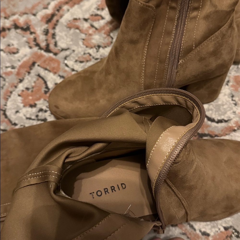 Women's Knee-High Block Heel Boots in Brown - Picture 3 of 3